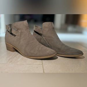 DV by Dolce Vita Women’s Sam Ankle boot size 11 Taupe Brown